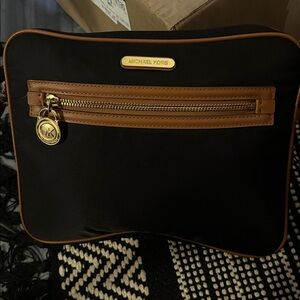 Michael Kors Black and Tan Men'sMessenger Bag/ women crossbobag